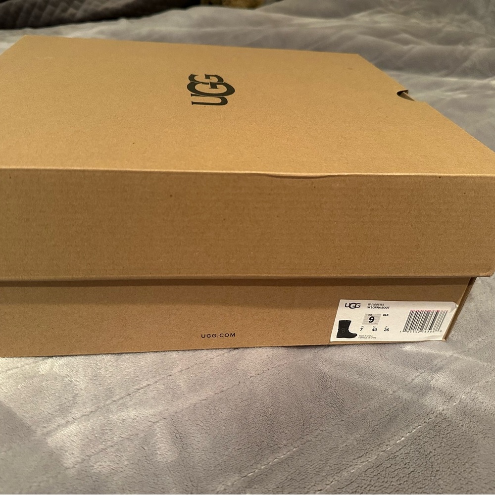 UGG Lorna Waterproof Bootie Black Suede Leather size 9 - NEW IN BOX never worn - Picture 15 of 16